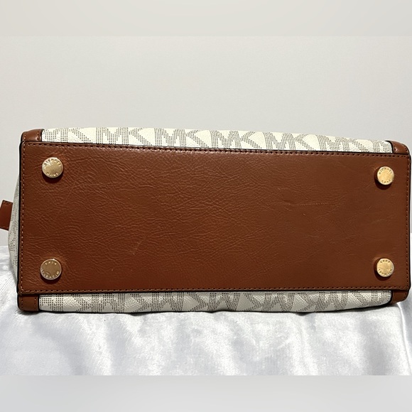 Michael Kors satchel - Picture 5 of 11